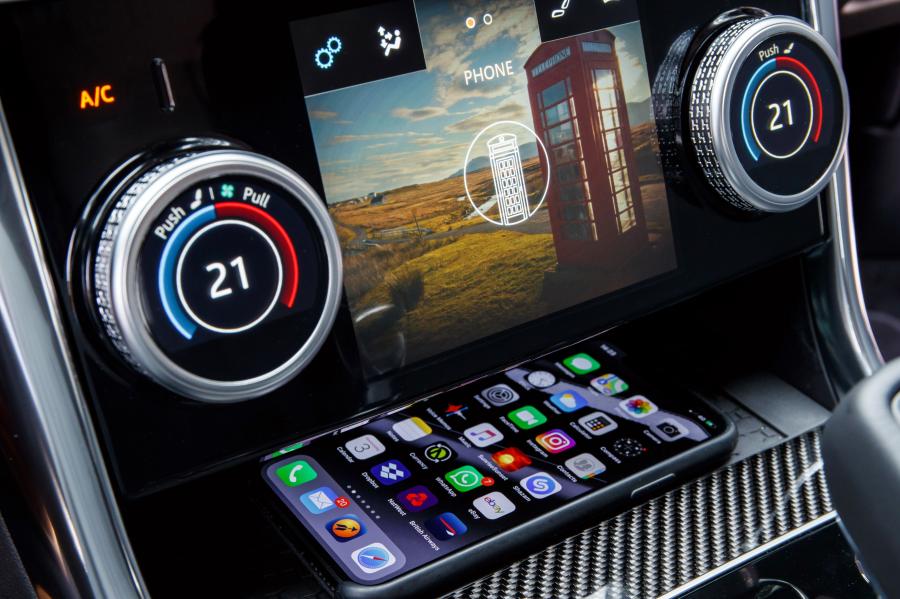 Детали интерьера Jaguar XE P300 R-Dynamic 2019 года  (WW) (фото 36 из 51)